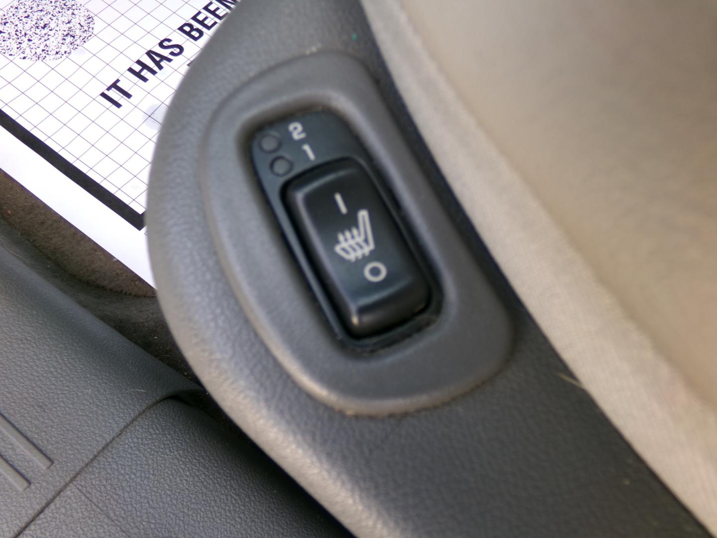 2009 White /Gray Chevrolet Malibu LT (1G1ZJ57779F) with an 3.6L engine, automatic transmission, located at 401 First NE, Bearden, AR, 71720, (870) 687-3414, 33.726528, -92.611519 - Photo#12